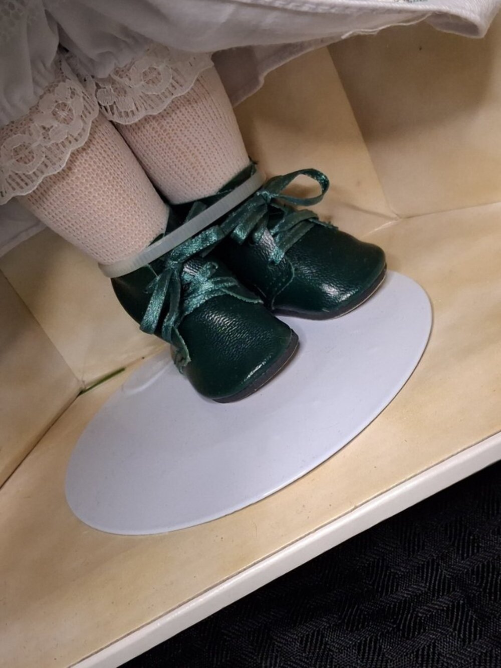 Vintage 2001 Angelina Collection Fine Porcelain Doll Green Plaid NIB w/ COA - Picture 13 of 16